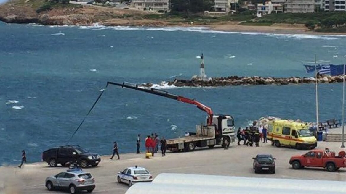 Συναγερμός στη Ραφήνα: Γυναίκα έπεσε στη θάλασσα με το αυτοκίνητο